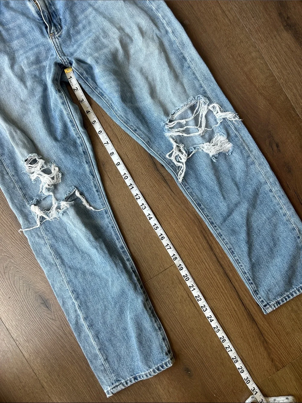 Lucky Brand Men's Light Blue Distressed Slim Straight Jeans ! Size 8/29